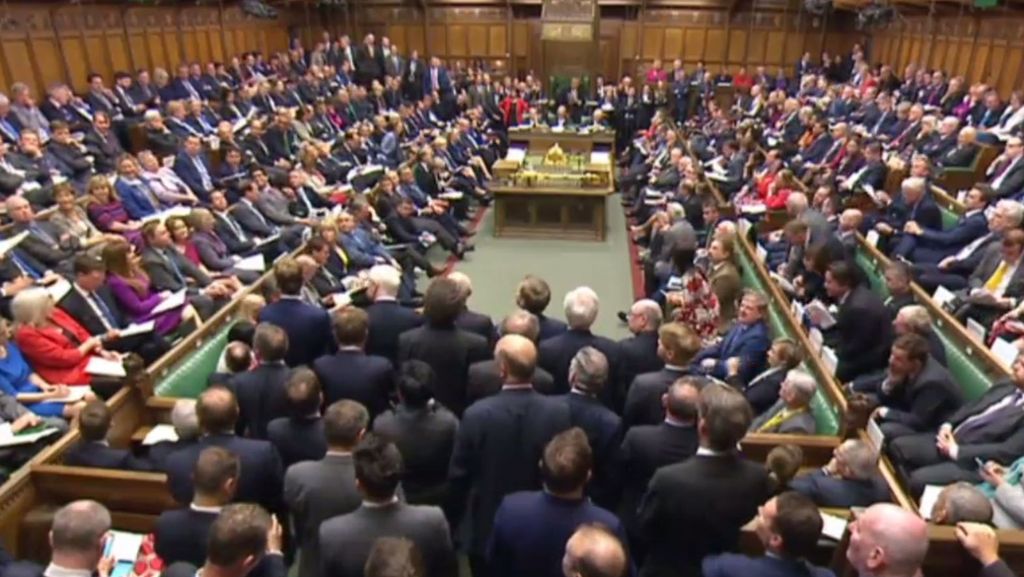 Großbritannien: Parlament macht Weg für Neuwahl frei