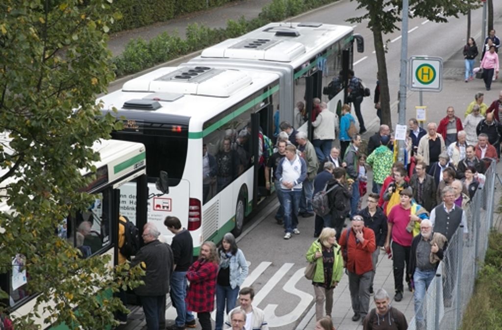 Mit Hilfe der 24 Pendelbusse stellte sich die Anreise mit dem Zug für viele Besucher als lohnende Alternative zum eigenen Auto heraus.