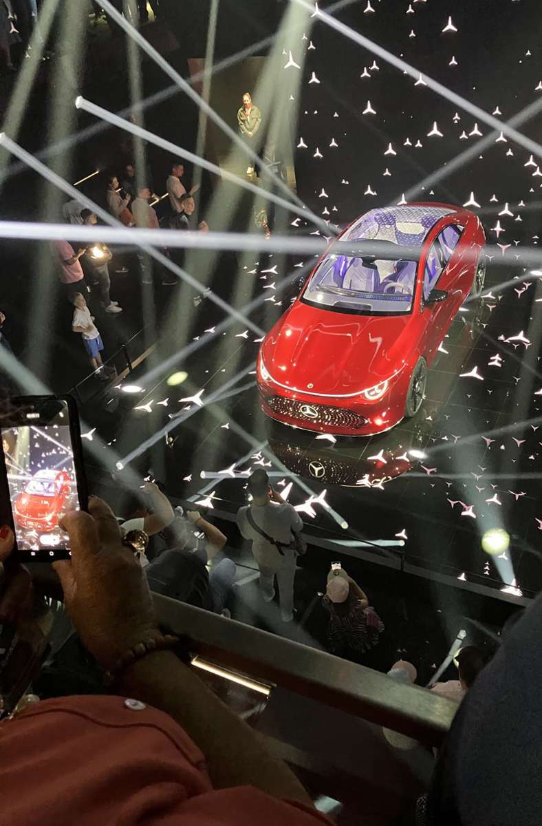 Mercedes-Lasershow mit dem Concept CLA