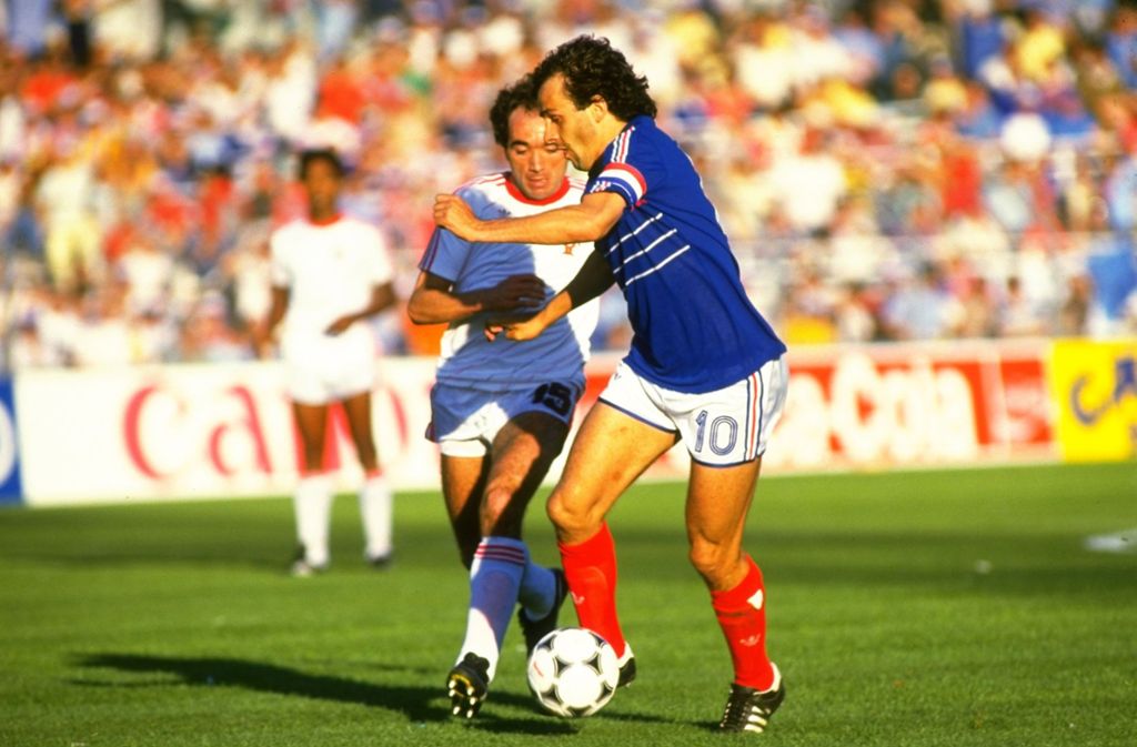 Michel Platini machte die Heim-EM 1984 zu Michel-Platini-Festspielen und führte Frankreich zum Titel – bei den Weltmeisterschaften 1982 und 1986 war jedoch jeweils im Halbfinale Endstation. Jeweils gegen Deutschland. Ein Trauma.