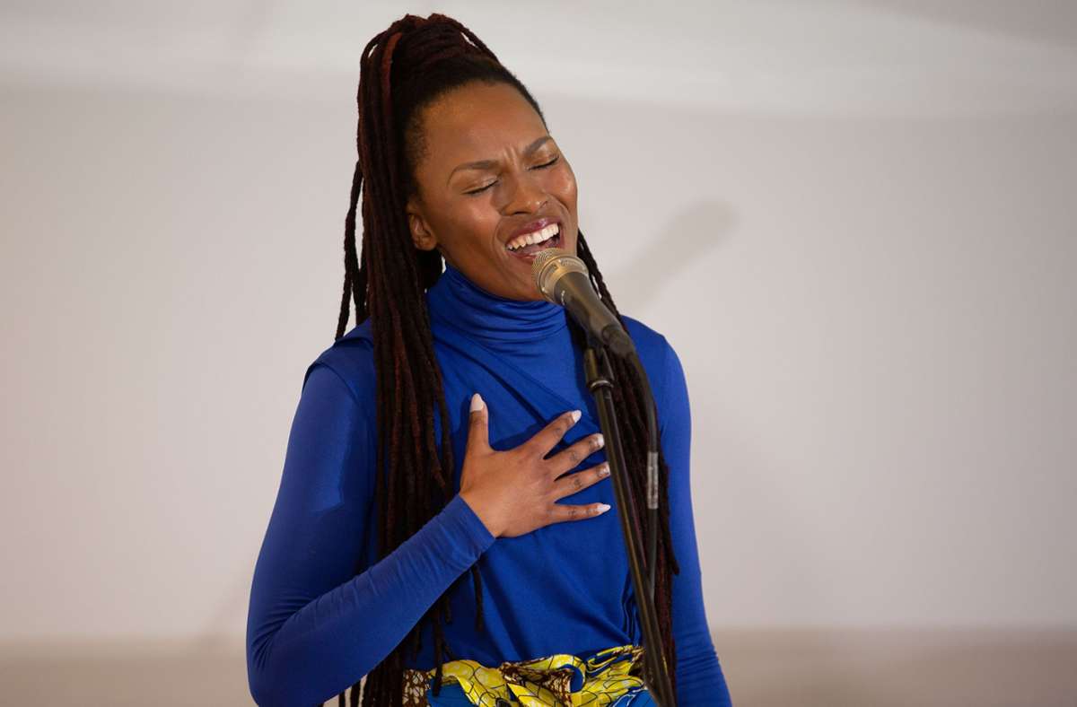 Ausdrucksstark: die südafrikanische Sängerin Thabilé bei ihrem Auftritt bei der Preisverleihung.