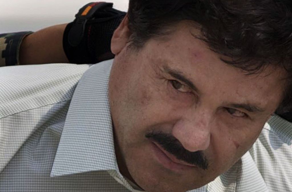 Joaquín Guzmán Loera: Der „El Chapo“ genannte Schwerverbrecher wurde 1954 im mexikanischen La Tuna geboren. Als Chef des Sinaloa-Kartells war er einer der meistgesuchten Drogenbosse in Mexiko und den USA. 1993 verhaftet gelang ihm 2001 die Flucht – angeblich, weil er dem damaligen mexikanischen Präsidenten Vicente Fox mit 20 Millionen Dollar bestochen haben soll. 2014 wurde er erneut festgenommen, konnte aber erneut fliehen. Im Januar 2015 wurde gefasst und ein Jahr später an die USA ausgeliefert.