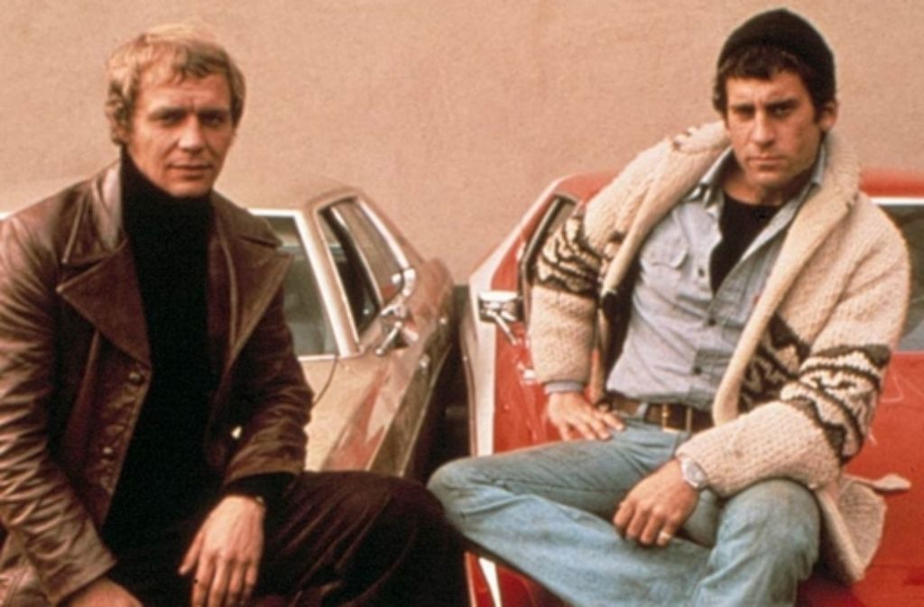 In der Serie Starsky & Hutch aus den 70er Jahren fuhr Hauptdarsteller Starsky einen zweitürigen Ford Gran Torino, auch bekannt als „the striped tomato“. Hutch fuhr einen etwas heruntergekommenen, hellbraunen 1973er Ford Galaxie 500.