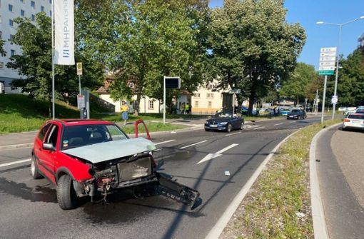 Ein Golf-Fahrer hat in Ludwigsburg einen Unfall verursacht. Foto: SDMG/SDMG / Hemmann