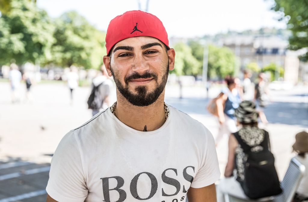 Yussef Ali, 21, Security-Mitarbeiter aus Stuttgart: „Ich lasse meistens meine Frau für mich einkaufen. Wenn ich selbst shoppe, dann gerne im Milaneo, aber auch in der Königstraße. Wenn ich etwas Spezielles brauche, fahre ich auch mal raus aus der Stadt, zum Beispiel nach Metzingen. Online kaufe ich gar nicht ein, denn ich habe gar kein Bankkonto.“