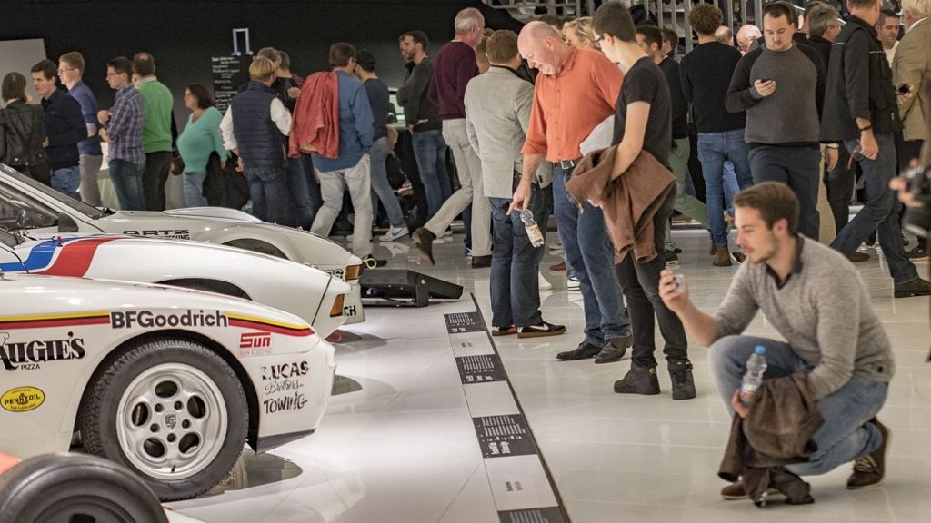  Ehemalige und aktive Rennfahrer sowie Weissacher Ingenieure präsentierten im Porsche-Museum elf historische Rennfahrzeuge. Zeitzeugen sprachen über ihre Erlebnisse auf der Rennstrecke. Und dann wurden die Motoren gestartet. 