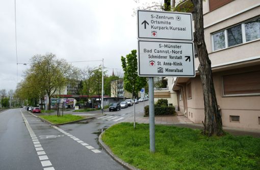 Die offizielle Ausweichroute für Autofahrer und die Pendelbusse der Deutschen Bahn  führt über die enge Melanchthonstraße quer durch die Cannstatter Innenstadt. Foto: Uli Nagel