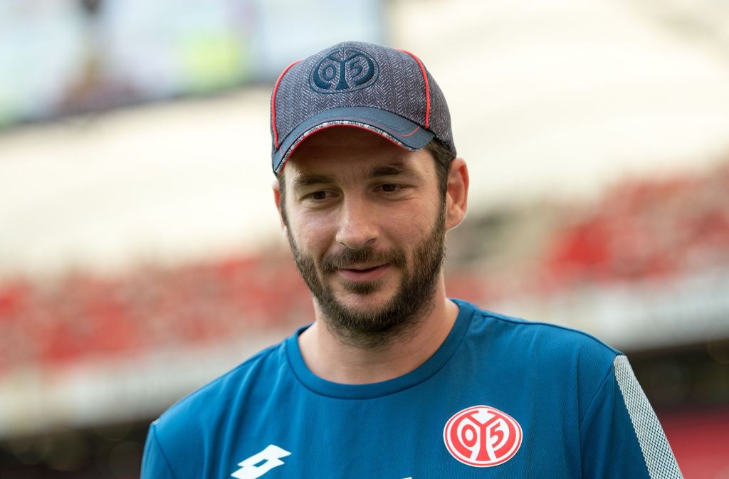 Das erste Spiel in der Saison hatte der Mainzer Trainer Sandro Schwarz mit seinem Team gegen Hannover 96 mit 0:1 verloren.