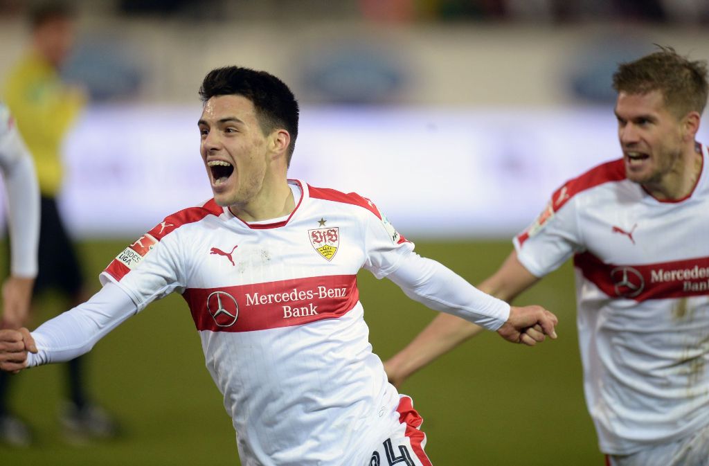 Der Held der Stunde: Josip Brekalo schießt das Tor zum 1:2 für den VfB Stuttgart.
