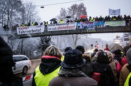 Die Beteiligung der AfD und des Zentrums Automobil hatte Gegendemonstranten auf den Plan gerufen. Foto: Lg/Zweygarth