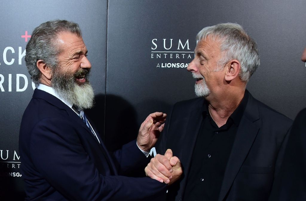 Mel Gibson scherzte mit Drehbuchautor Andrew Knight.