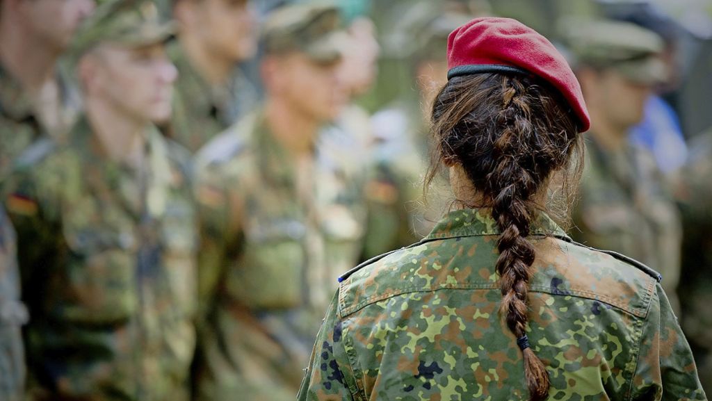 Bericht über  Bundeswehr: Abgeordnete erbost über von der Leyen
