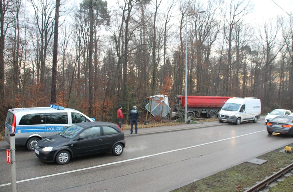 Donnerstagmorgen kam ein Lkw von der Kirchheimer Straße ab.
