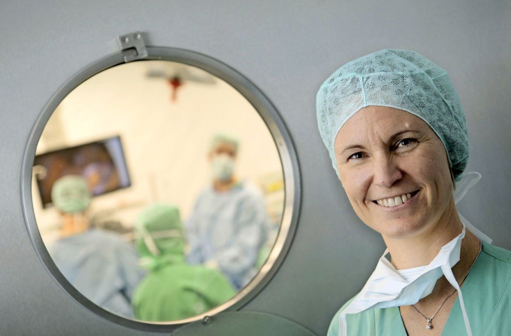 Die Tübinger Gynäkologin Sara Brucker hat als erste deutsche Ärztin Gebärmütter transplantiert. Jetzt wurden zwei Kinder nach den Eingriffen geboren.
