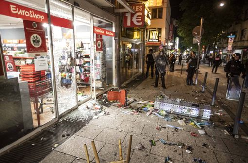 Szenen der „furchtbaren Nacht“: geplünderter Laden in der Stuttgarter Innenstadt. Foto: 7aktuell.de/Simon Adomat