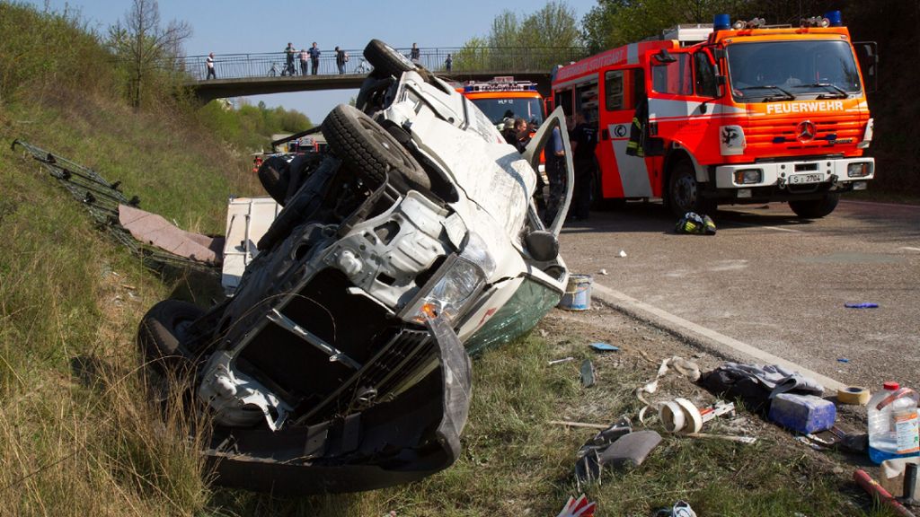 Stuttgart-Stammheim: Verkehrsunfall fordert zwei Schwerverletzte