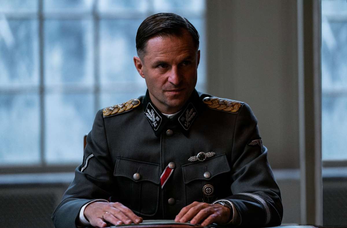 Philipp Hochmair beeindruckte im Jahr 2022 in seiner Rolle als Reinhard Heydrich, Chef des Reichssicherheitshauptamts, Chef der Sicherheitspolizei und des SD in Matti Geschonnecks ZDF-Film „Die Wannseekonferenz“.
