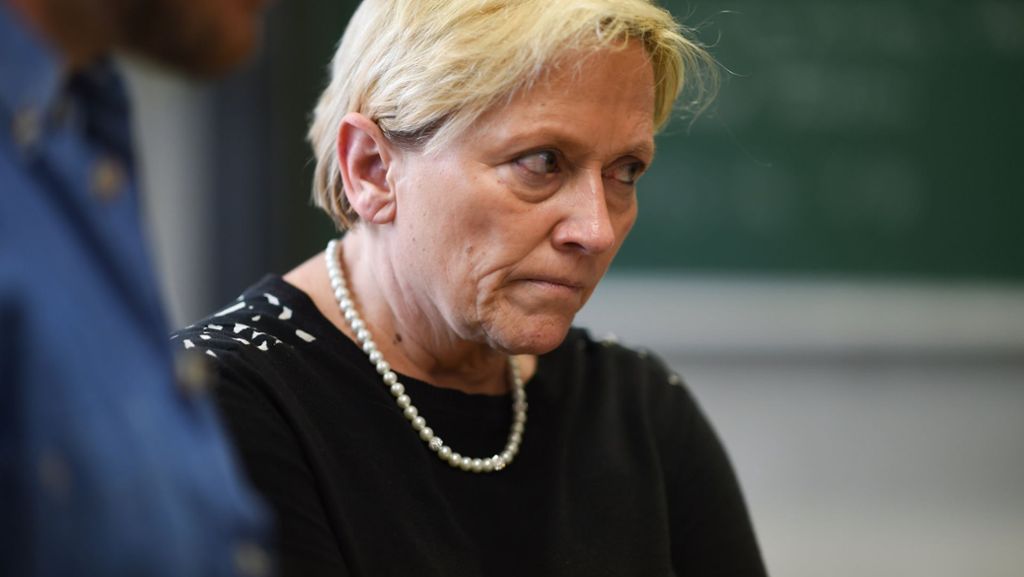 Abschlussprüfungen an Realschulen verschoben: Kultusministerin Eisenmann verärgert über Panne