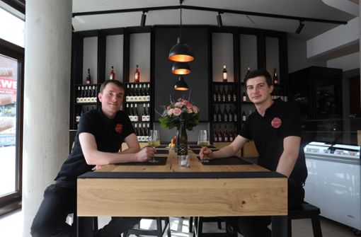 Neue Gastronomen: Michael Roth und Marc Müller in ihrem Lokal Wine Not. Foto: Lichtgut/Zophia Ewska