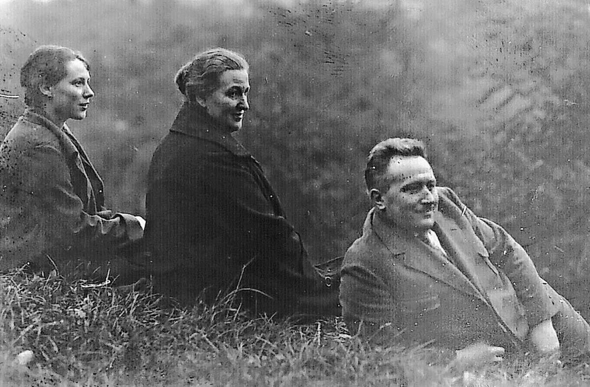Familie Kirsten 1928 am Killesberg mit Marta (links), der Mutter von Usch Grotz