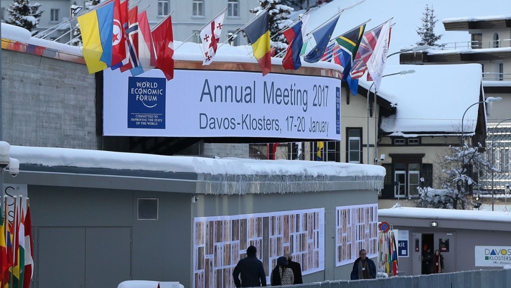  In Davos diskutieren Politiker, Wirtschaftsbosse und Wissenschaftler über die Globalisierung - während der künftige US-Präsident „America First“-Ansagen macht. Der Vorstand des Weltwirtschaftsforums Rösler macht klar, was er von Abschottung hält. 