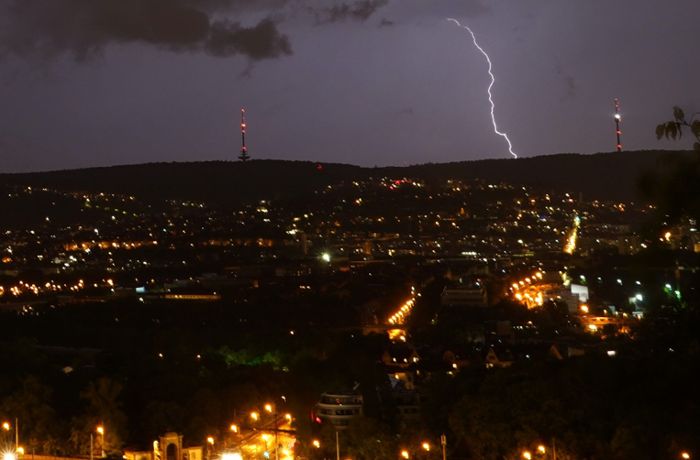 Gewitter über Baden-Württemberg: Gewaltiger Knall weckt Stuttgart auf – was war da los?