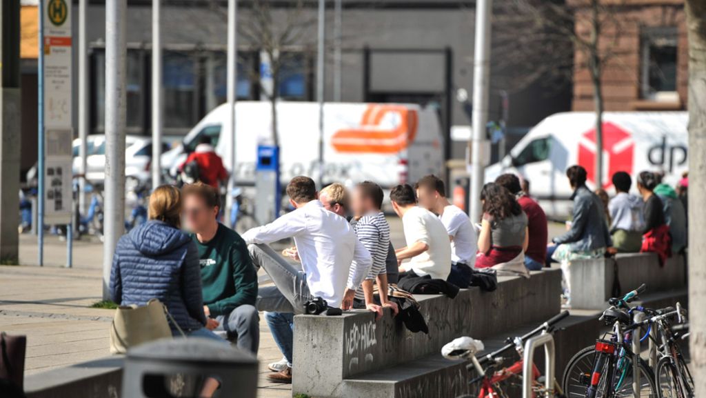 Coronavirus in Stuttgart: Hunderte auf dem Marienplatz –  Polizei richtet Appell an die Besucher