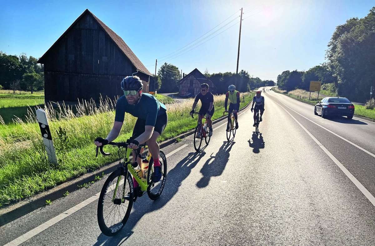 23:48 Stunden haben vier Radsportler aus dem Kreis Ludwigsburg bis nach Paris gebraucht Gestartet waren sie in Asperg zu fünft.