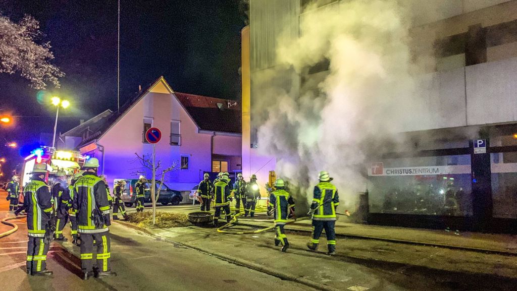 Haus unbewohnbar: Großeinsatz bei Gebäudebrand in Kirchheim