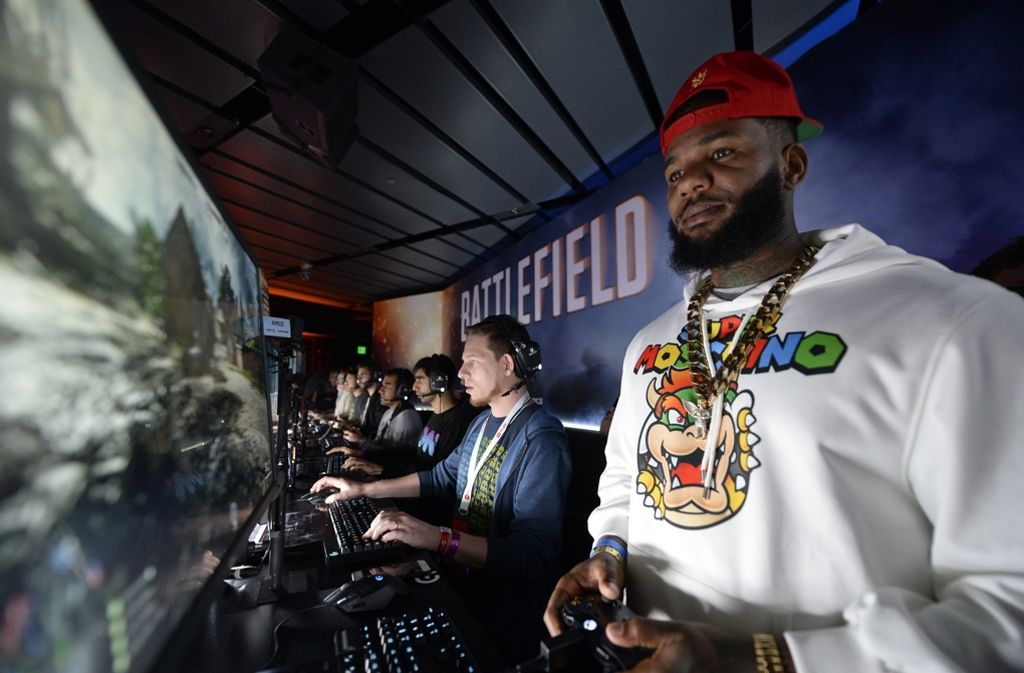 Der Rapper „The Game“ kam in passender Kleidung zur Videospielemesse E3.