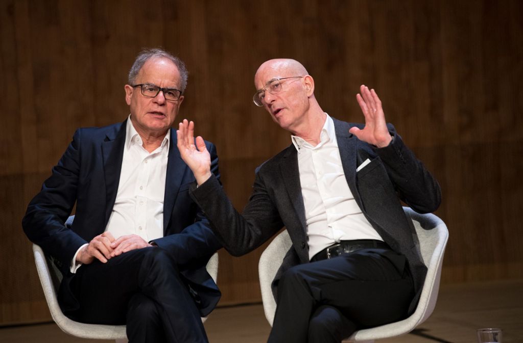 Jacques Herzog (re.) und Pierre de Meuron bei einer Pressekonferenz zur Eröffnung der Elbphilharmonie 2016