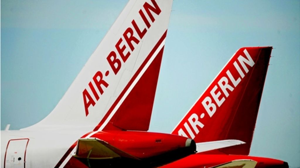  Der Vorstandschef der Air Berlin, Hartmut Mehdorn, möchte die angeschlagene Fluglinie bis 2013 auch mit höheren Ticketpreisen in die schwarzen Zahlen bringen. Im ersten Halbjahr sind die Verluste aber nochmals gestiegen. 