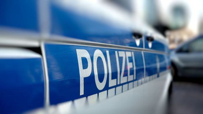 Polizei sucht Zeugen: Unbekannter fährt in Esslingen Motorrollerfahrerin an und flüchtet