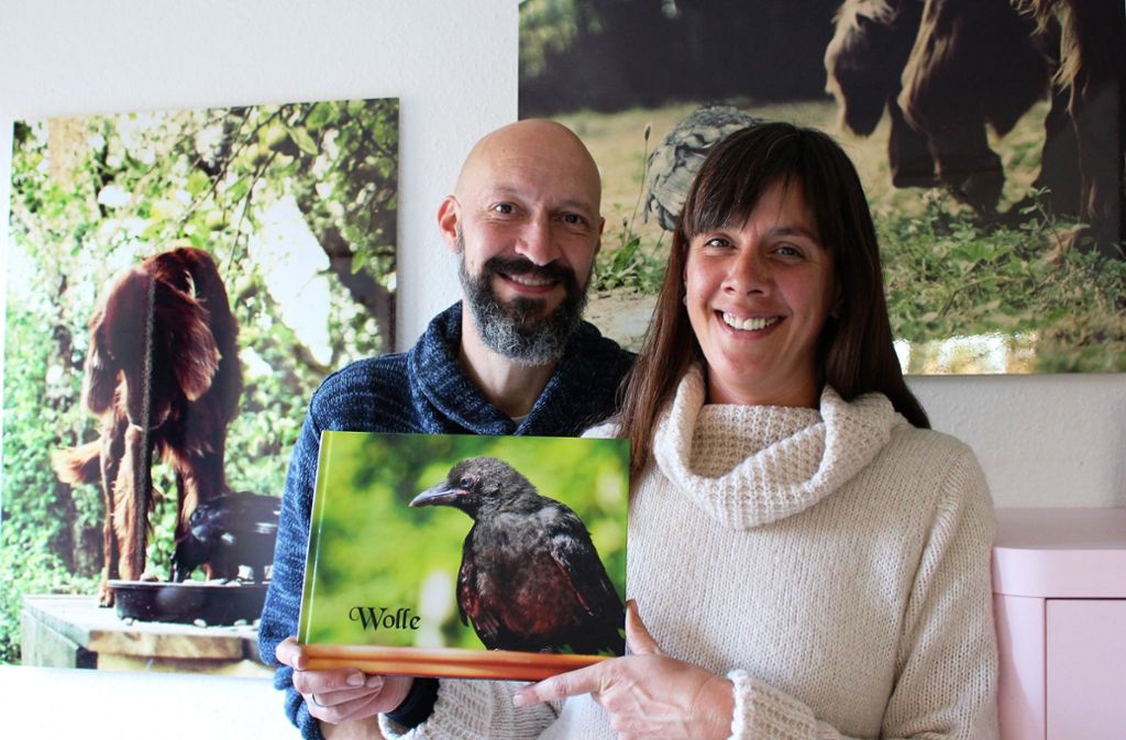 Rüdiger Frimmel und Tina Martini haben ein Bilderbuch über ihre kleine Krähe Wolle gemacht.