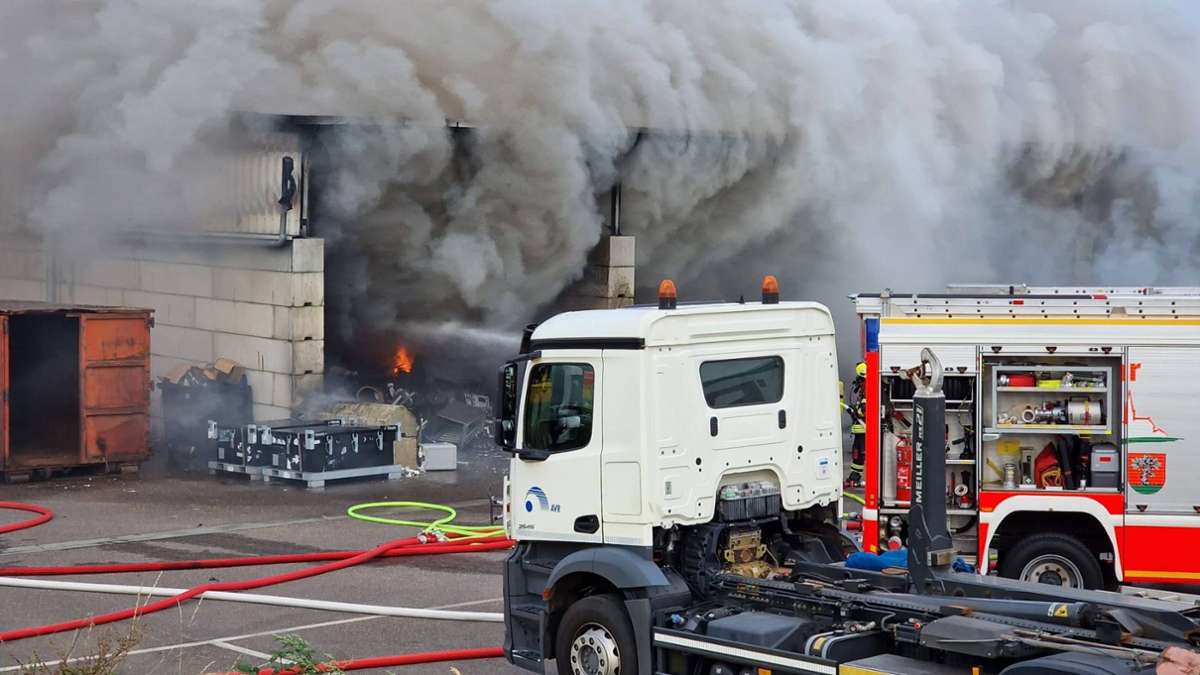 Feuer im Rhein-Neckar-Kreis: Recyclinghof in Wiesloch brennt