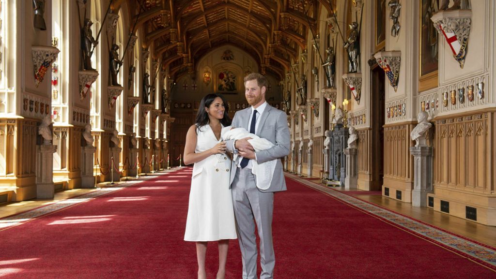  Nachdem Prinz Harry und Herzogin Meghan ihren kleinen Sohn der Öffentlichkeit präsentiert haben, gaben sie nun den Namen des Kindes bekannt. 