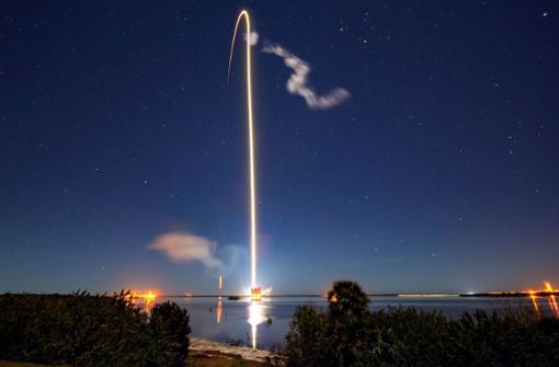 Start einer Falcon-9-Rakete des US-Raumfahrtunternehmens SpaceX mit Dutzenden Starlink-Satelliten an Bord. Foto: SpaceX/CC BY NC 2/0
