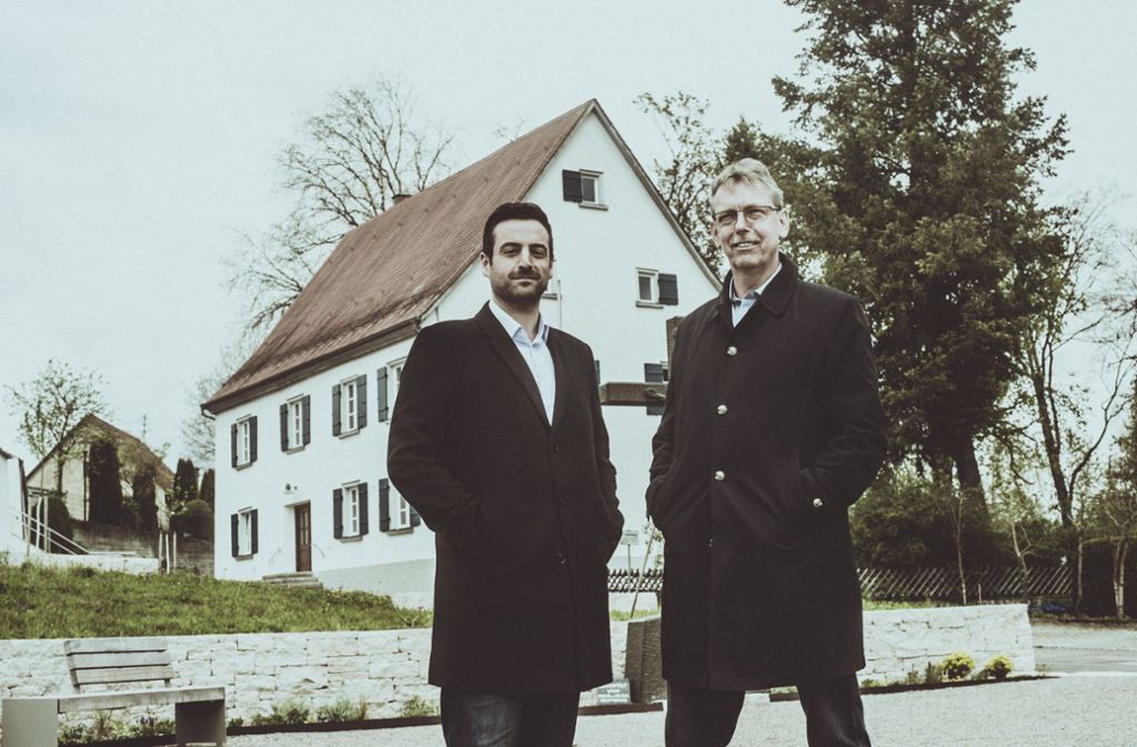 Bürgermeister in Betzenweiler: Tobias Wäscher (links) und sein Vorgänger Dietmar Rehm