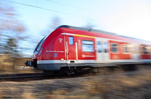 Für die S-Bahn könnte in Kirchheim künftig nicht mehr Endstation sein. Foto: dpa//Tom Weller