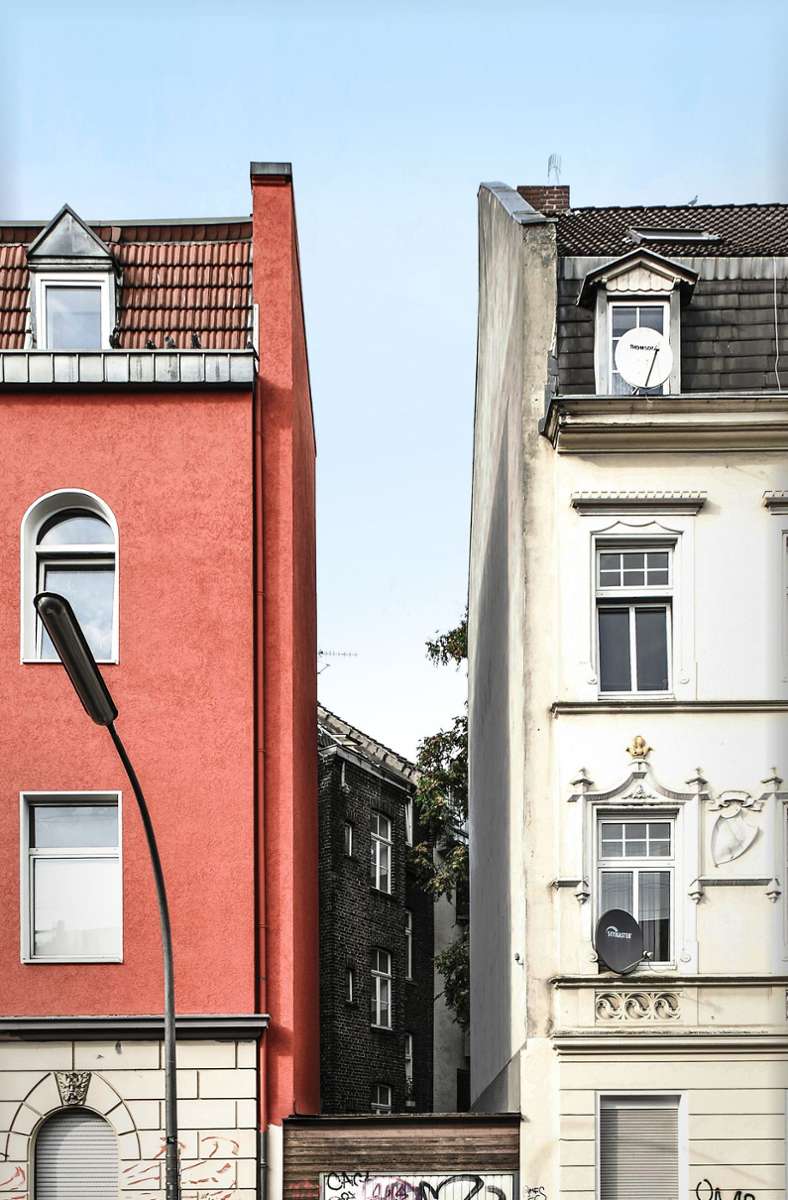 Wo früher in der Köln City eine alte Garage zwischen zwei alten Häusern stand, hat der Architekt Wolfgang Zeh . . .