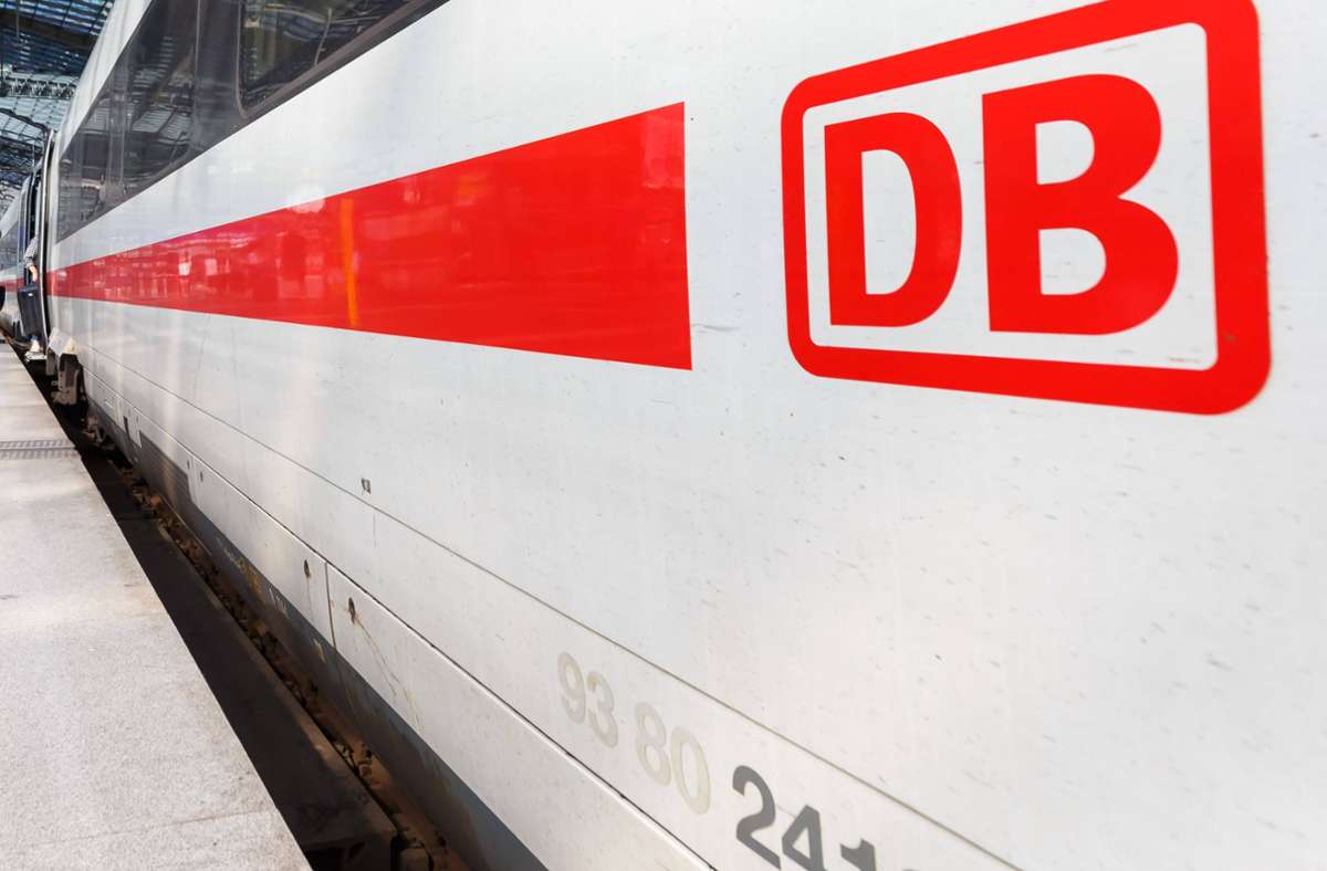 Ein Zug in Richtung Nürnberg musste eine Notbremsung einleiten (Symbolbild). Foto: imago images/CHROMORANGE/Markus Mainka / CHROMORANGE via www.imago-images.de
