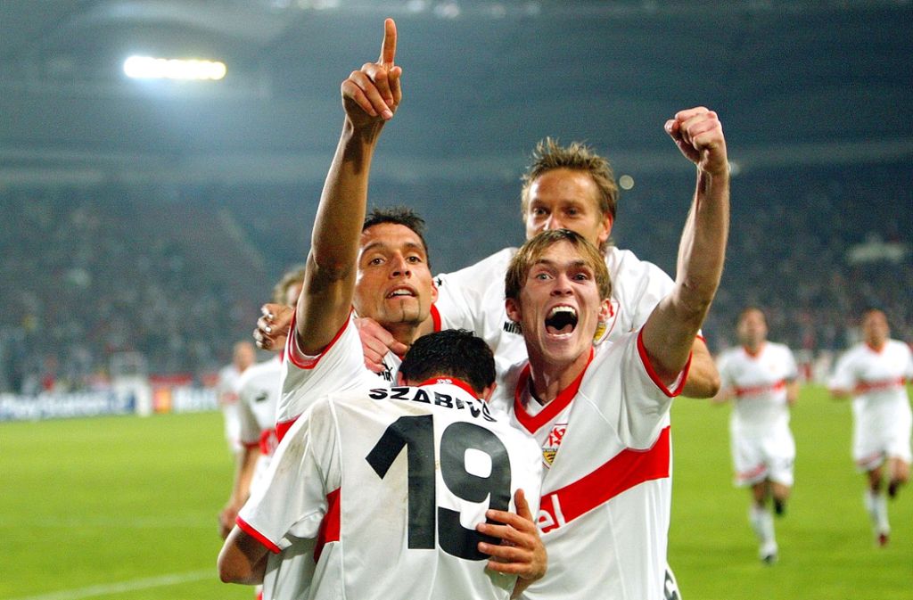 Ein Bild das sich ins kollektive VfB-Gedächtnis gebrannt hat: Kevin Kuranyi (links), Alexander Hleb (rechts) und Co. jubeln beim Stuttgarter 2:1-Sieg am 1. Oktober 2003 in der Champions League gegen Manchester United.
