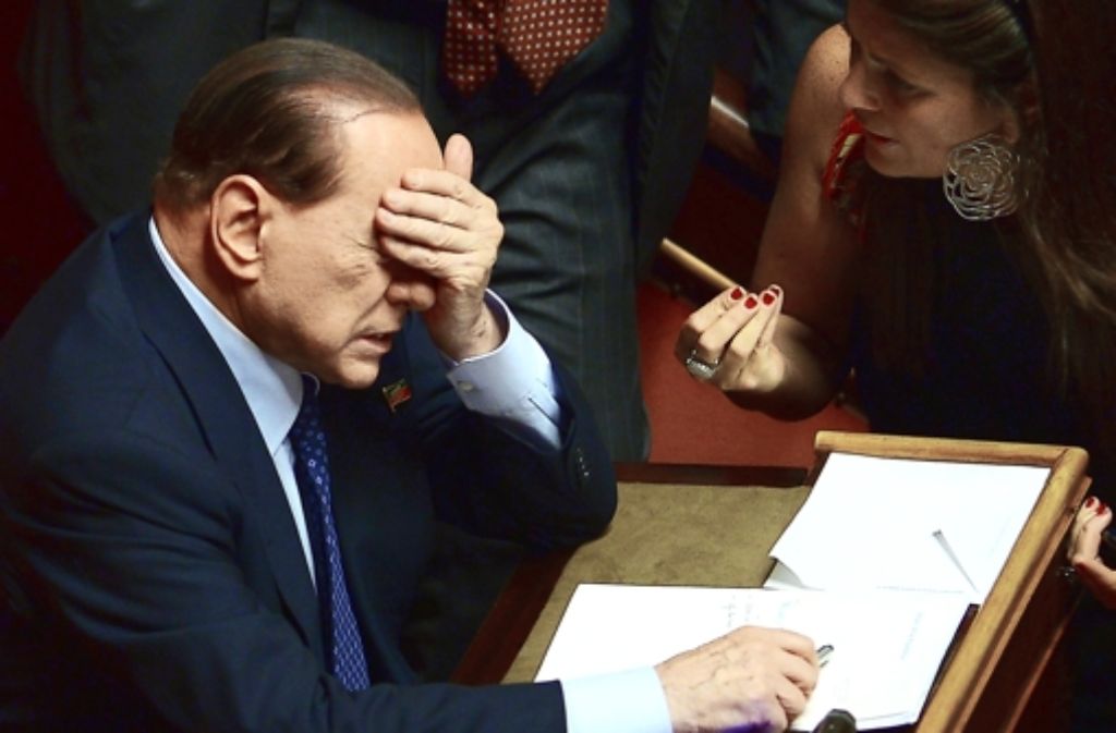 Was will Berlusconi? Vor allem seine eigene Haut retten. Dafür düpiert er immer wieder Freund und Feind. Doch dieses Mal könnte er sich gründlich verrechnet haben. Foto: AFP