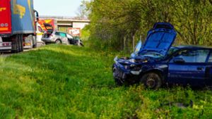 A8 bei Gruibingen im Kreis Göppingen: Mann wird auf Autobahn von Laster überrollt – Vollsperrung aufgehoben