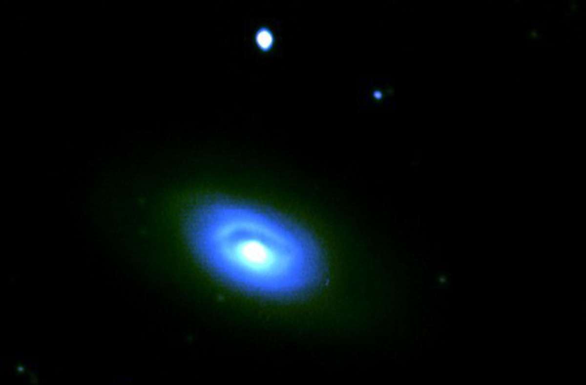 Diese Aufnahme zeigt die 24 Millionen Lichtjahre entfernte Blaues-Auge-Galaxie.