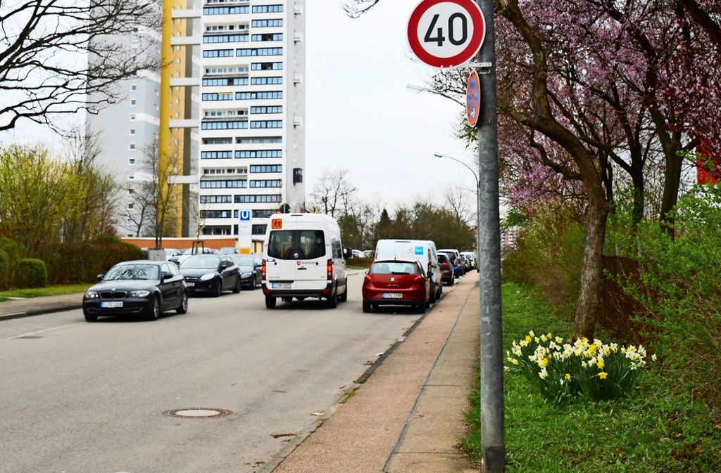 An einigen Wohnstraßen sind Parkplätze Mangelware. Foto: Archiv Sandra Hintermayr
