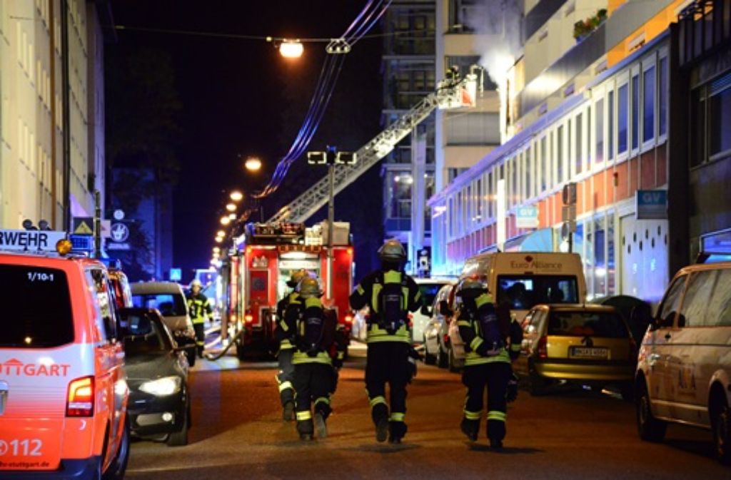Im Alten- und Pflegeheim Ludwigstift im Stuttgarter Westen ist in der Nacht zum Montag ein Feuer ausgebrochen. Bei dem Brand wurde eine 78-Jährige schwer verletzt.
