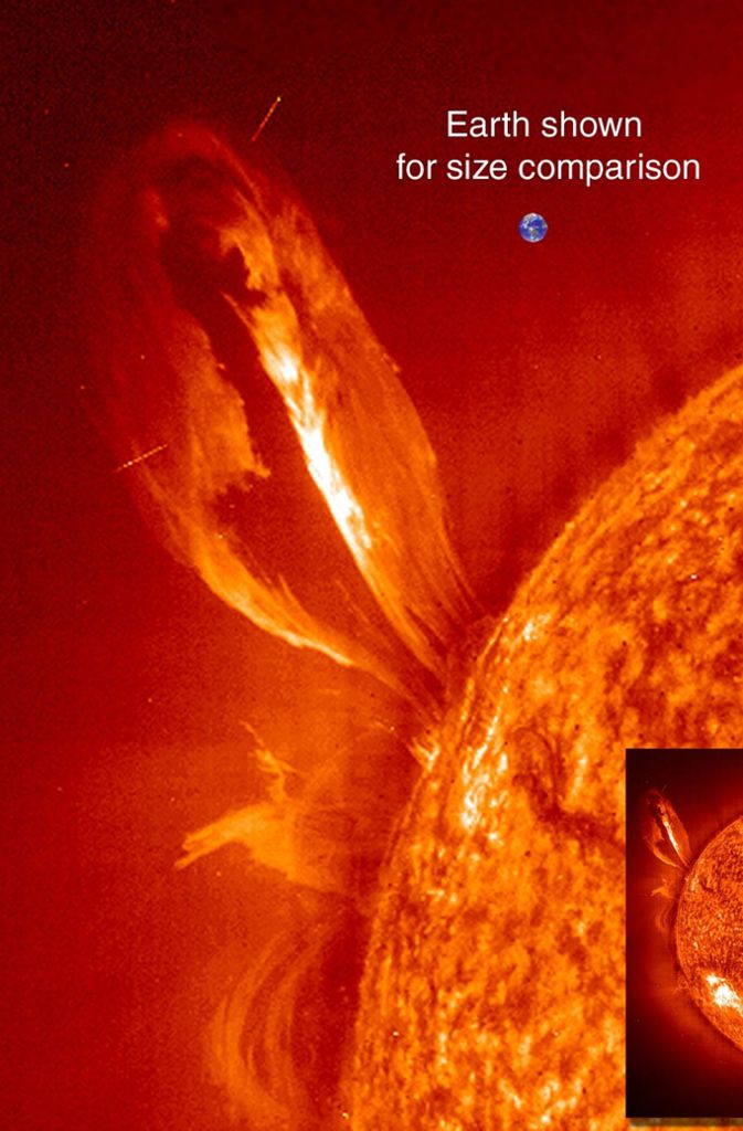 Welches Ausmaß die Eruptionen auf der Sonnenoberfläche haben können, zeigt diese spektakuläre Aufnahme der amerikanischen Soho-Sonde aus dem Jahr 1999: Der außergewöhnlich große Massenauswurf misst 35 Erden.