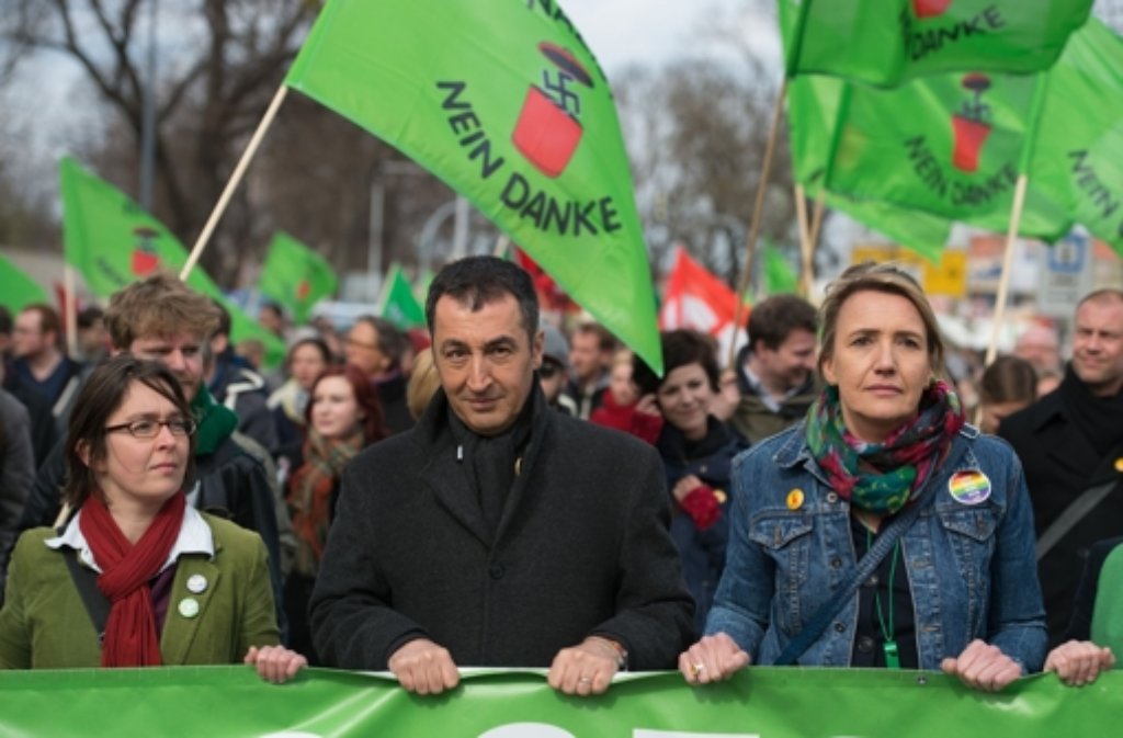 Auch die Grünen-Bundesvorsitzenden Simone Peter und Cem Özdemir haben sich an den Anti-Pegida-Kundgebungen im Vorfeld des Wilders-Auftritts beteiligt.