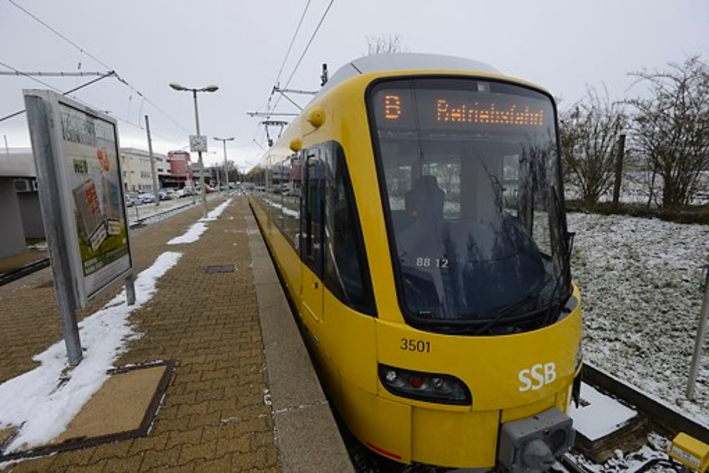 Die neue Stadtbahn der SSB auf Testfahrt in Plieningen am 6. Februar 2013.